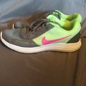 Size 8.5 Nike tennis shoes